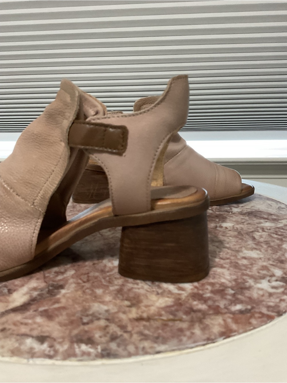 Miz Mooz Sandals size 8.5 - Picture 3 of 5